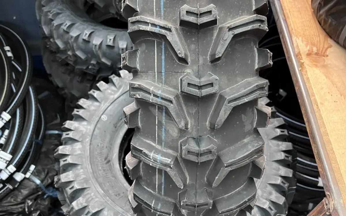 Bicycle tyre wear: checking tread depth on the contact patch